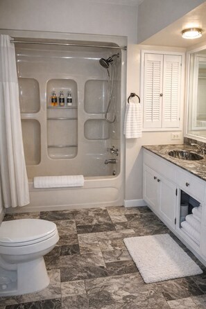 Bathroom - Private King Patio Suite w/Hot Tub (Williamsburg)