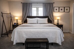 Room - Private King Patio Suite w/Hot Tub (Williamsburg)