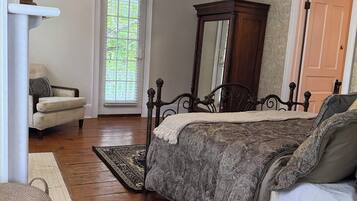 Luxury Room, Balcony, City View | Langsir/tirai gelap terus, seterika/papan seterika, Wi-fi percuma
