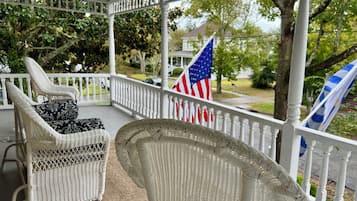 Luxury Room, Balcony, City View | Terrace/patio