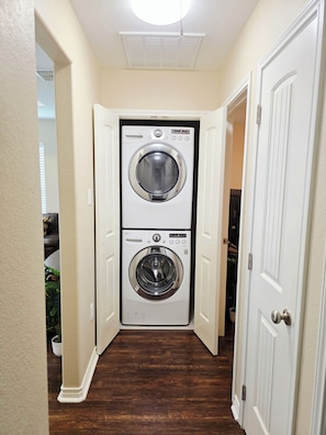 Interior - Charming 2-bedroom House Near Rockport's Downtown Cultural District (Rockport)