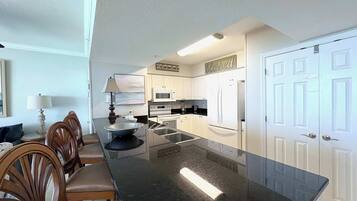 Coffee/tea maker, fridge, microwave, oven
