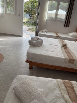 Deluxe Quadruple Room | Free WiFi, bed sheets - casa bella himara (Himare)