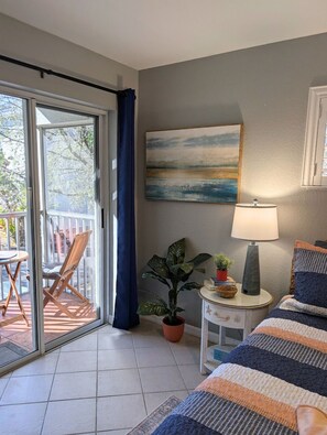 1 bedroom, free WiFi, bed sheets - Barefoot Bay - Easy Second Floor Stay Steps from the Resort (Lutz)