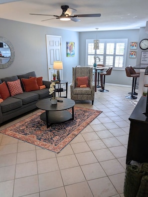 Smart TV - Barefoot Bay - Easy Second Floor Stay Steps from the Resort (Lutz)