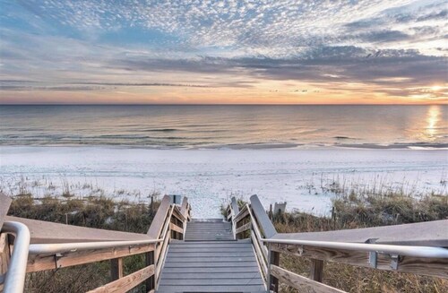 Top Floor Beachfront Condo - Gulf & Pool Views + Walk to Santa Rosa Restaurants