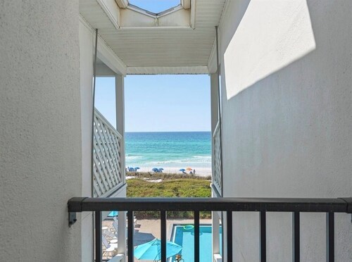 Top Floor Beachfront Condo - Gulf & Pool Views + Walk to Santa Rosa Restaurants