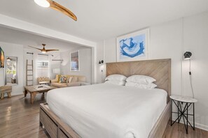 1 bedroom, desk, iron/ironing board, travel cot - Handicap Accessible Suite in Clearwater Beach (Clearwater)