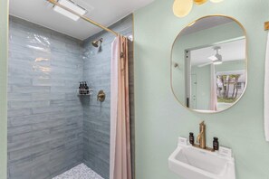 Unclassified image, 5 of 30, button - Coastal Suite - Sparkling Pool, Steps to the Beach (Clearwater)