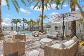 Unclassified image, 2 of 30, button - Coastal Suite - Sparkling Pool, Steps to the Beach (Clearwater)
