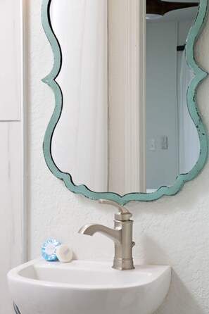 Shower, hair dryer, towels, shampoo - NEW! North Petite Room | Steps to the Beach! (Clearwater)