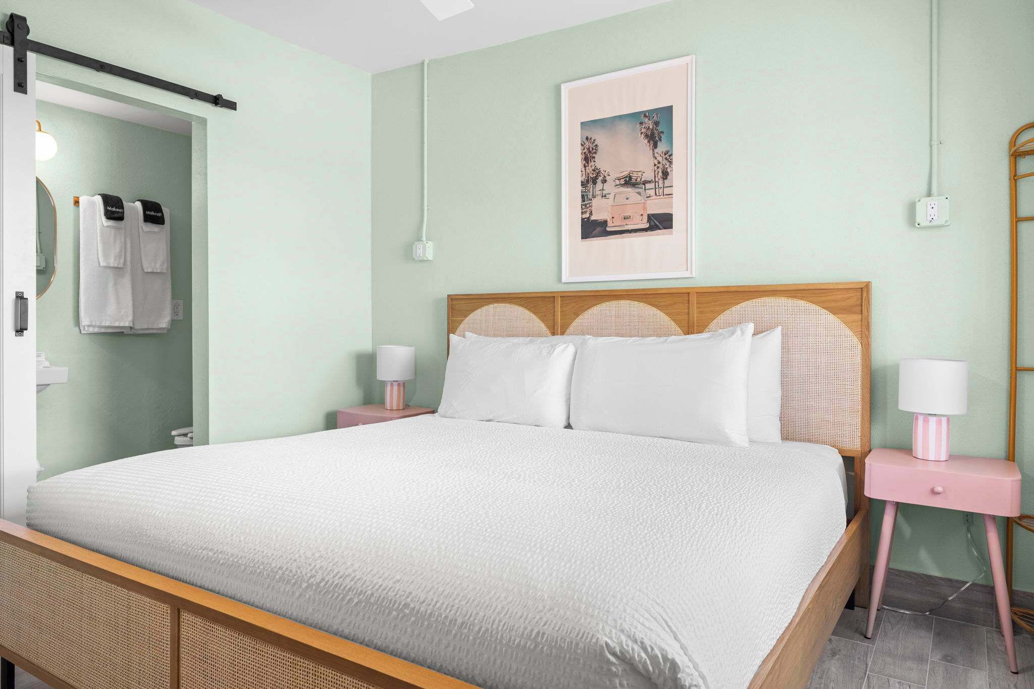 1 Schlafzimmer, Schreibtisch, Bügeleisen/Bügelbrett, Reisekinderbett