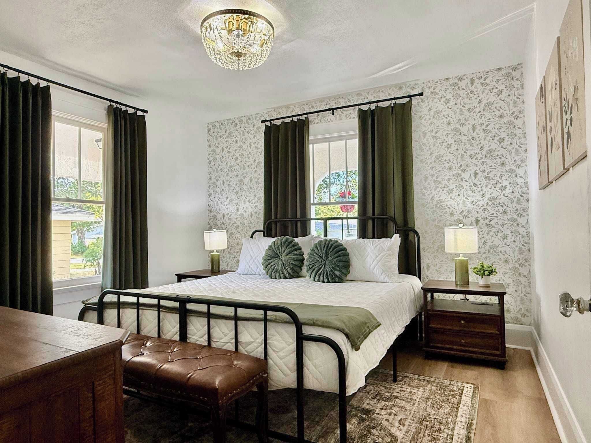7 bedrooms, desk, iron/ironing board, travel crib