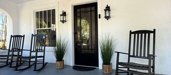 Must See! 8 Bed- 4 Bath - 3 Kitchen/Living Room