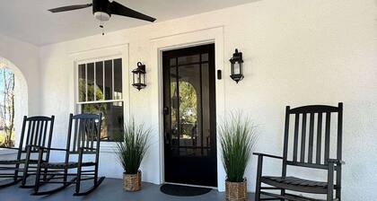 Must See! 8 Bed- 4 Bath - 3 Kitchen/Living Room