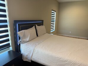 4 bedrooms, iron/ironing board, WiFi, bed sheets