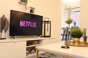 Interior - Central 3 Bed Home, Parking Garden Milton Keynes (Bradwell Common)