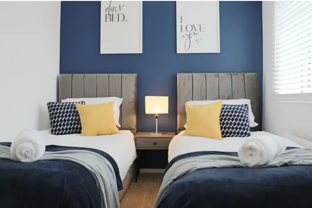 3 bedrooms, desk, iron/ironing board, free WiFi