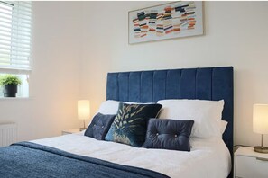 Room - Central 3 Bed Home, Parking Garden Milton Keynes (Bradwell Common)