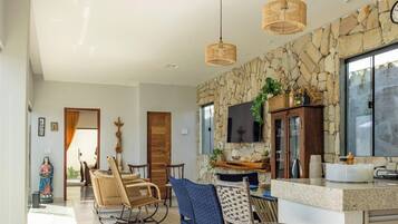 Premium House, Pool Access | Private kitchen