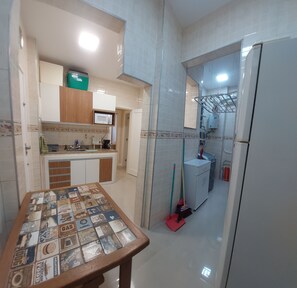 Interior - Quiet apartment, excellent location in Copacabana, 5 minutes from the beach. (Rio de Janeiro)