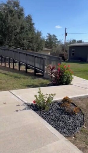 Property grounds - Home away from home (Palacios)