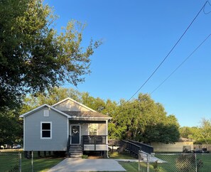 Exterior - Home away from home (Palacios)