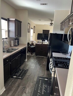 Private kitchen - Home away from home (Palacios)