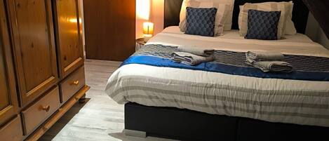 4 bedrooms, Internet, bed sheets
