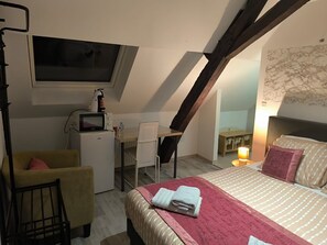 Room - Vrbo Property (Lens)