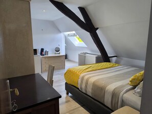 Room - Vrbo Property (Lens)