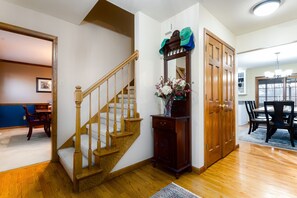 Interior - The Ultimate Irish Getaway | 1.5 Miles from Campus (South Bend)
