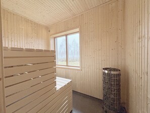 Sauna - Stunning lakeside retreat in Småland – sauna and generous social spaces (Långstorp)