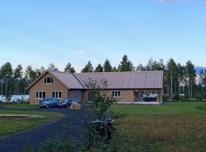 Exterior - Stunning lakeside retreat in Småland – sauna and generous social spaces (Långstorp)