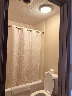 Bathroom - Midtown Motel (Port Allegany)