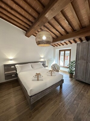 2 Schlafzimmer, Reisekinderbett, kostenloses WLAN, Bettwäsche