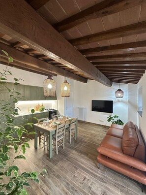 Dining - UNDER THE TUSCAN SUN. Rustic-modern apartments in peaceful Tuscan hamlet (Petrognano Basso)
