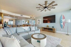 Living area - Waterside resort with lazy river, marina, pools and internet (Orange Beach)