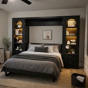 2 bedrooms, iron/ironing board, Internet, bed sheets - Upscale Deep Ellum Retreat w/ King Bed • Pool • Skyline Vibes (Dallas)