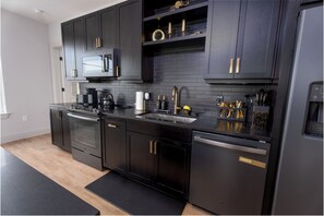 Private kitchen - Distress FREE in Deep Ellum Dallas / Pool / KingBed (Dallas)