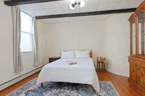 3 bedrooms, iron/ironing board, Internet