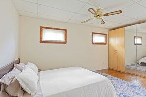 3 bedrooms, iron/ironing board, Internet - All American Style / 18 min to Manhattan (Carlstadt)