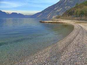 Beach - Limone Apt · Lake View - Finestra sul Lago (Malcesine)