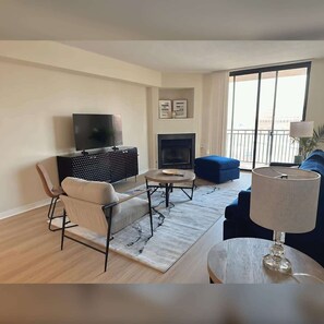 Smart TV, fireplace, offices - Prime NOVA | Pentagon City | 1.5 Mi to DCA +DC (Arlington)