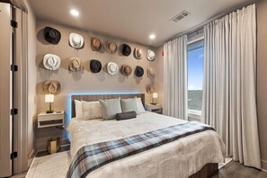 Tabla de planchar con plancha, wifi y ropa de cama 