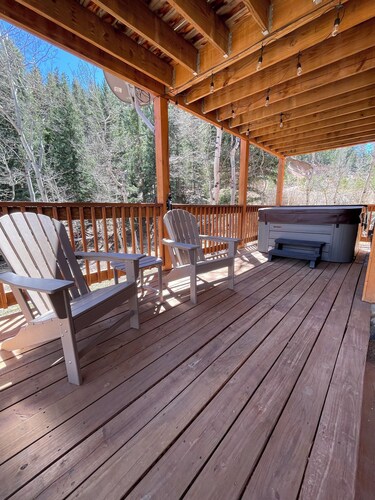 Charming 3-bedroom house with hot tub in Bailey, perfect for relaxing stays
