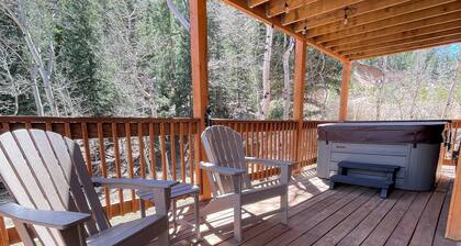 Charming 3-bedroom house with hot tub in Bailey, perfect for relaxing stays