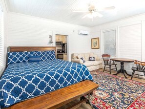 Front of property - Gull Cottage (Tybee Island)