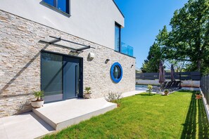 Terrace/patio - Luxury Villa Amarea: Private pool, summer kitchen & Istrian tranquility (Blaškovići)