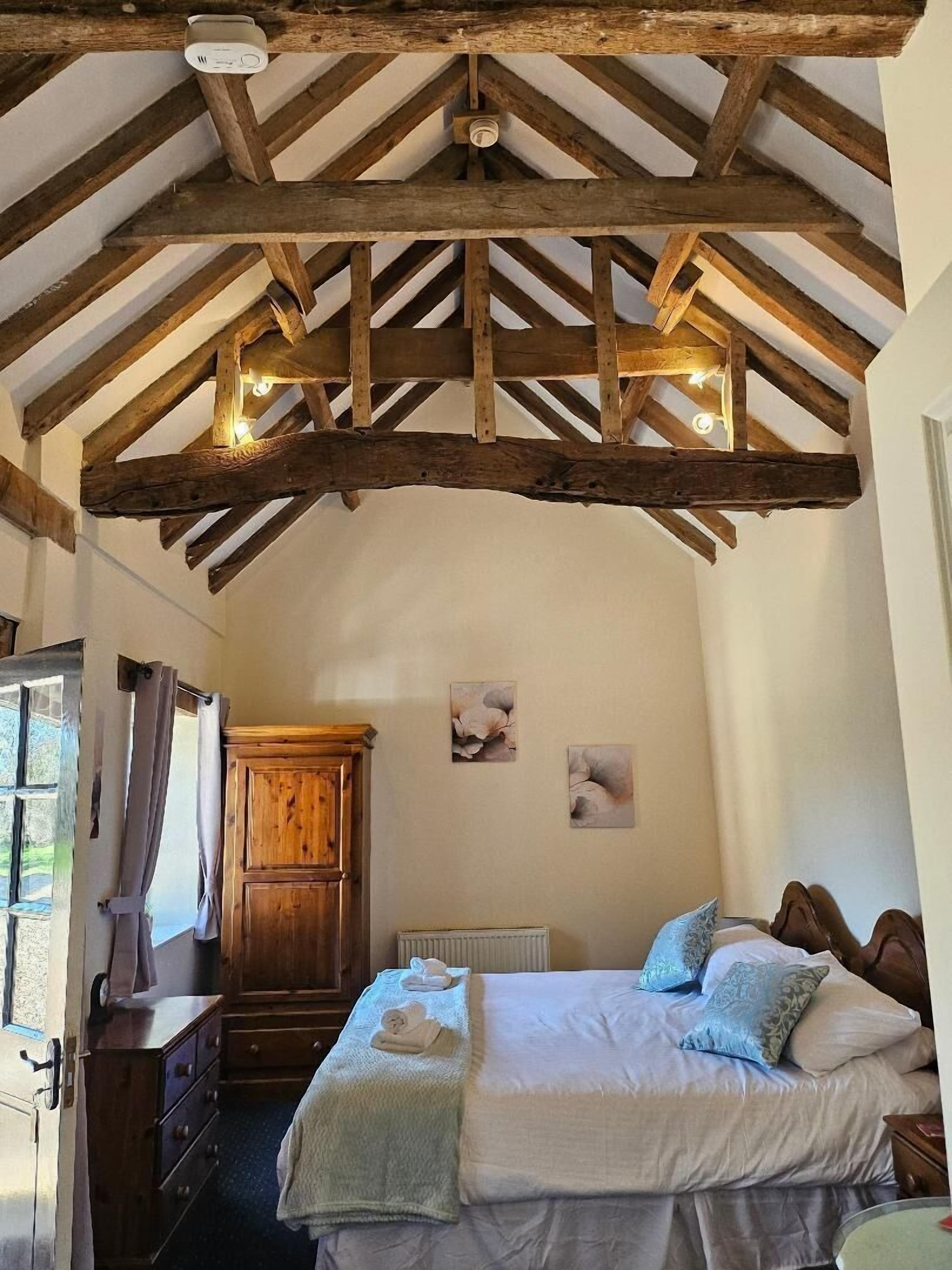 Traditional Double or Twin Room, Courtyard View | Bathroom